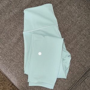 Lululemon Wunder Train leggings  HR 23”